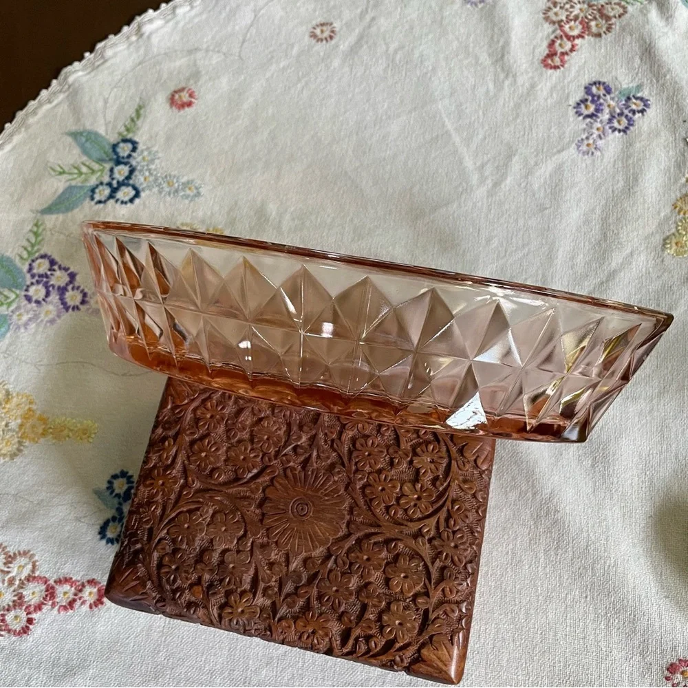 Antique Jeanette Glass Co. Windsor Diamond Pattern Pink Boat Shaped Bowl. 11.75